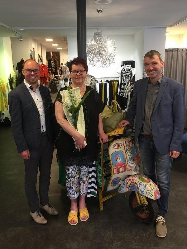 Bürgermeister und Gewerbeverein begrüßen Mode Eck in Wolfachs Hauptstraße